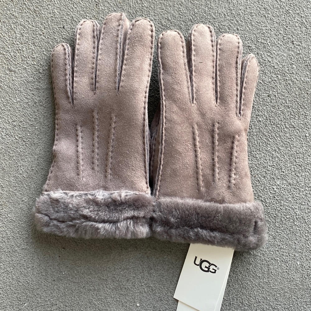 UGG exposed sheepskin gloves